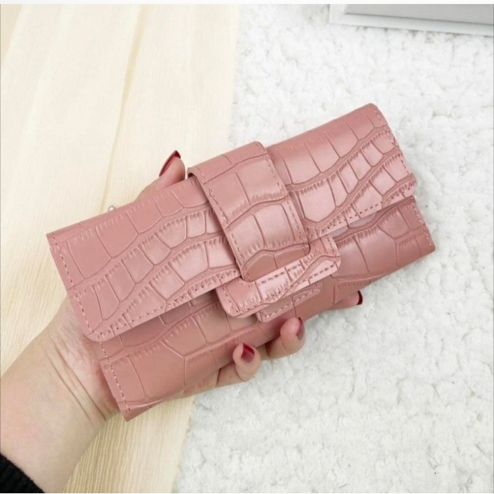 🇺🇸$5🇺🇸 Elegant Pink Crocodile-Embossed Wallet NWOT